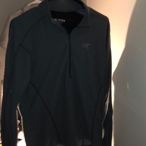 Selling a arc’teryx mens pull over
